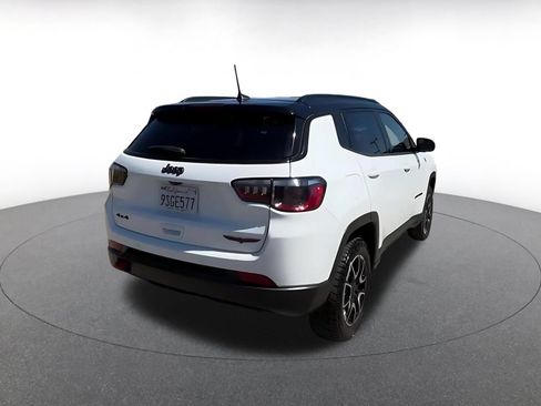 Used 2025 Jeep Compass Trailhawk AWD/4WD image 13