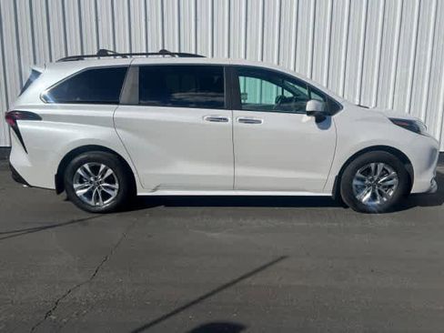 Used 2025 Toyota Sienna XLE w/ XLE Plus Package image 7