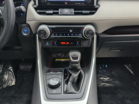 Used 2019 Toyota RAV4 Limited image 17