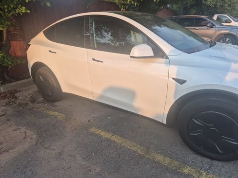 Used 2026 Tesla Model Y AWD image 15