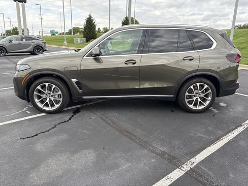 Used 2025 BMW X5 xDrive50e w/ Parking Assistance Package AWD/4WD image 33