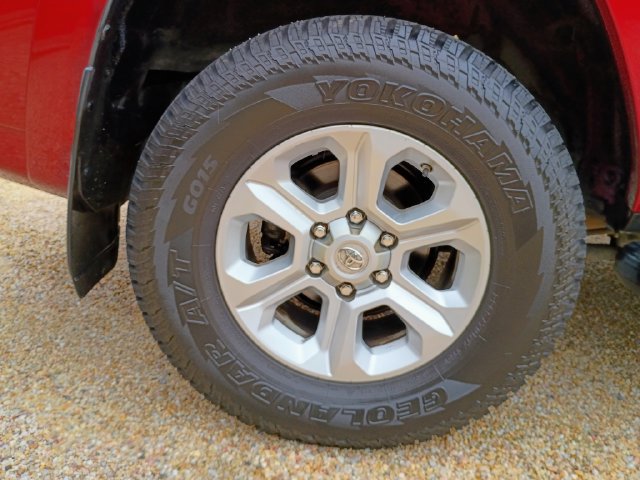 Used 2016 Toyota 4Runner SR5 RWD image 18