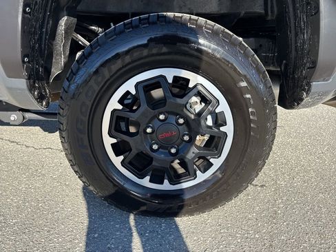 Used 2025 Toyota Tacoma TRD Off-Road image 32