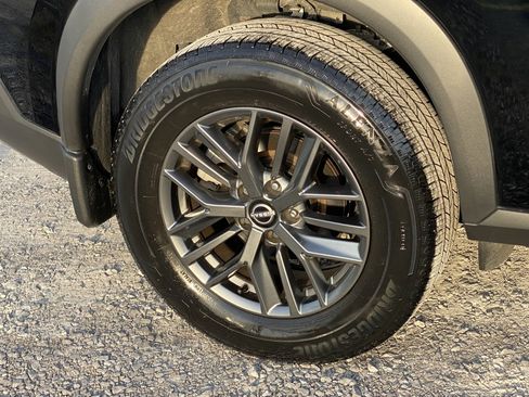 Used 2023 Nissan Rogue S image 18