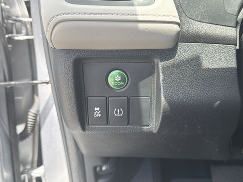 Used 2017 Honda HR-V EX image 17