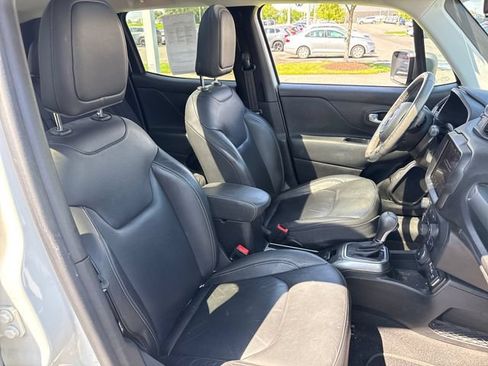 Used 2019 Jeep Renegade Limited w/ UConnect 8.4 Nav Group AWD/4WD image 11