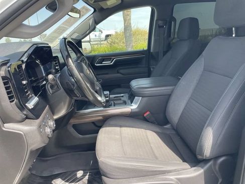 Used 2025 Chevrolet Silverado 1500 LT AWD/4WD image 19