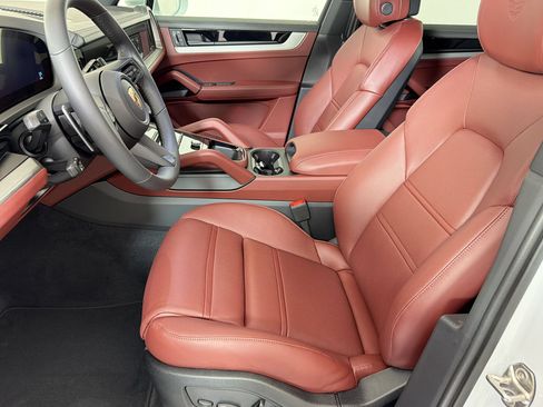 Used 2026 Porsche Cayenne AWD/4WD image 5