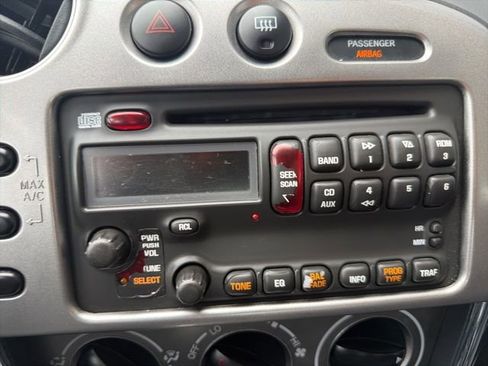 Used 2006 Pontiac Vibe w/ Sun And Sound Package image 8