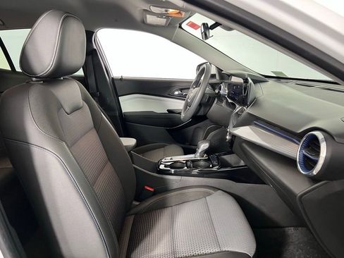 Used 2025 Chevrolet Trax LT image 30