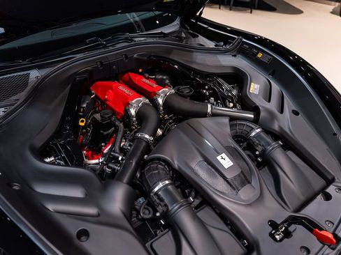 Used 2026 Ferrari Roma Spider RWD image 17