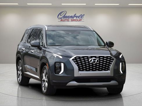 Used 2022 Hyundai Palisade SEL w/ Premium Package FWD image 2