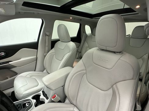 Used 2021 Jeep Cherokee Latitude Lux w/ Sun & Sound Group AWD/4WD image 9