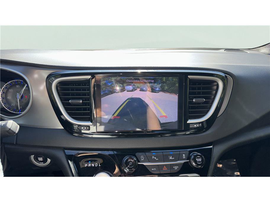 Used 2025 Chrysler Pacifica Select FWD image 43