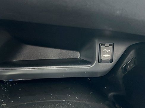 Used 2019 Toyota C-HR XLE FWD image 23