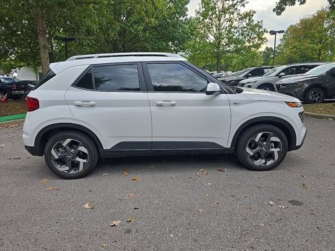 Used 2026 Hyundai Venue SEL FWD image 9
