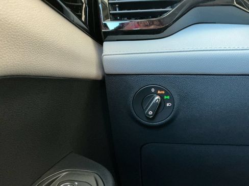 Certified 2025 Volkswagen Taos S AWD/4WD image 21