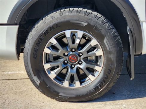 Used 2024 Nissan Titan PRO-4X w/ Pro-4x Convenience Package image 10