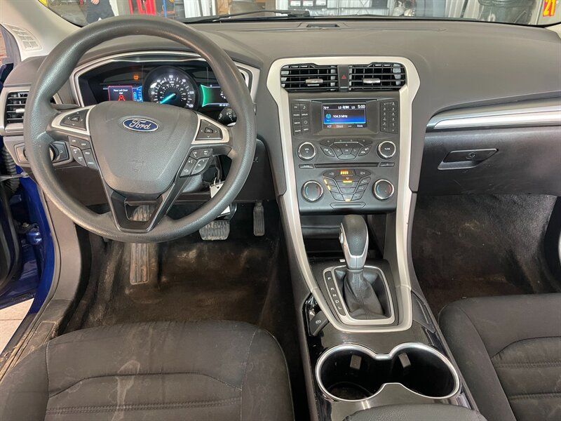 Used 2015 Ford Fusion SE FWD image 7