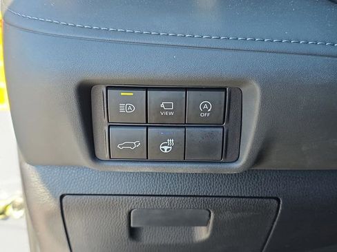 Used 2023 Toyota Highlander Platinum image 19