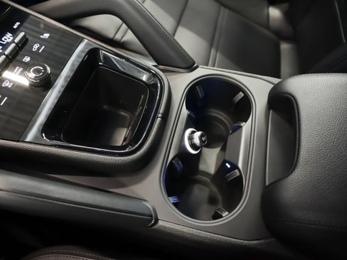 Certified 2024 Porsche Cayenne Coupe AWD/4WD image 16