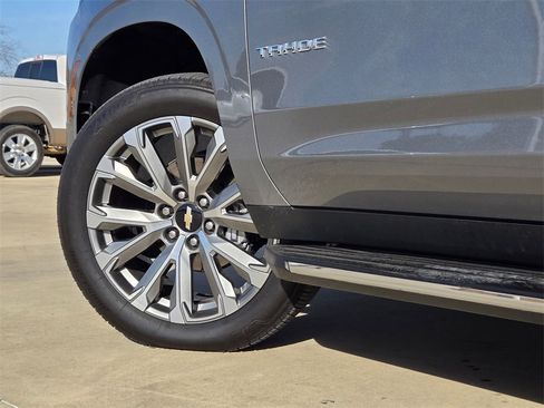 Used 2025 Chevrolet Tahoe High Country image 32