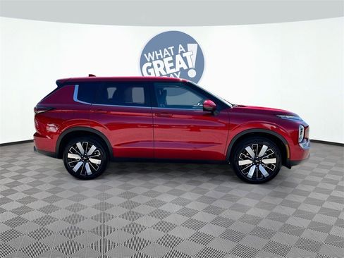 New 2025 Mitsubishi Outlander SE image 8