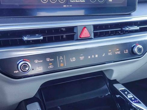 Certified 2025 Kia Sorento SX Prestige image 19