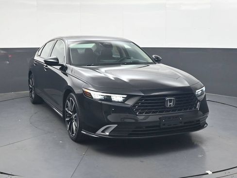 Used 2025 Honda Accord Touring image 2
