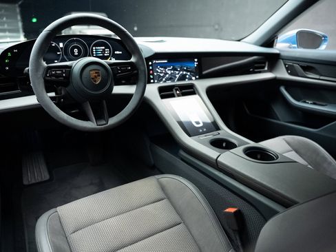 Used 2022 Porsche Taycan 4S image 2