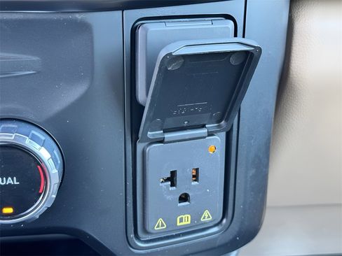 Used 2023 Ford F250 Lariat w/ Chrome Package image 21