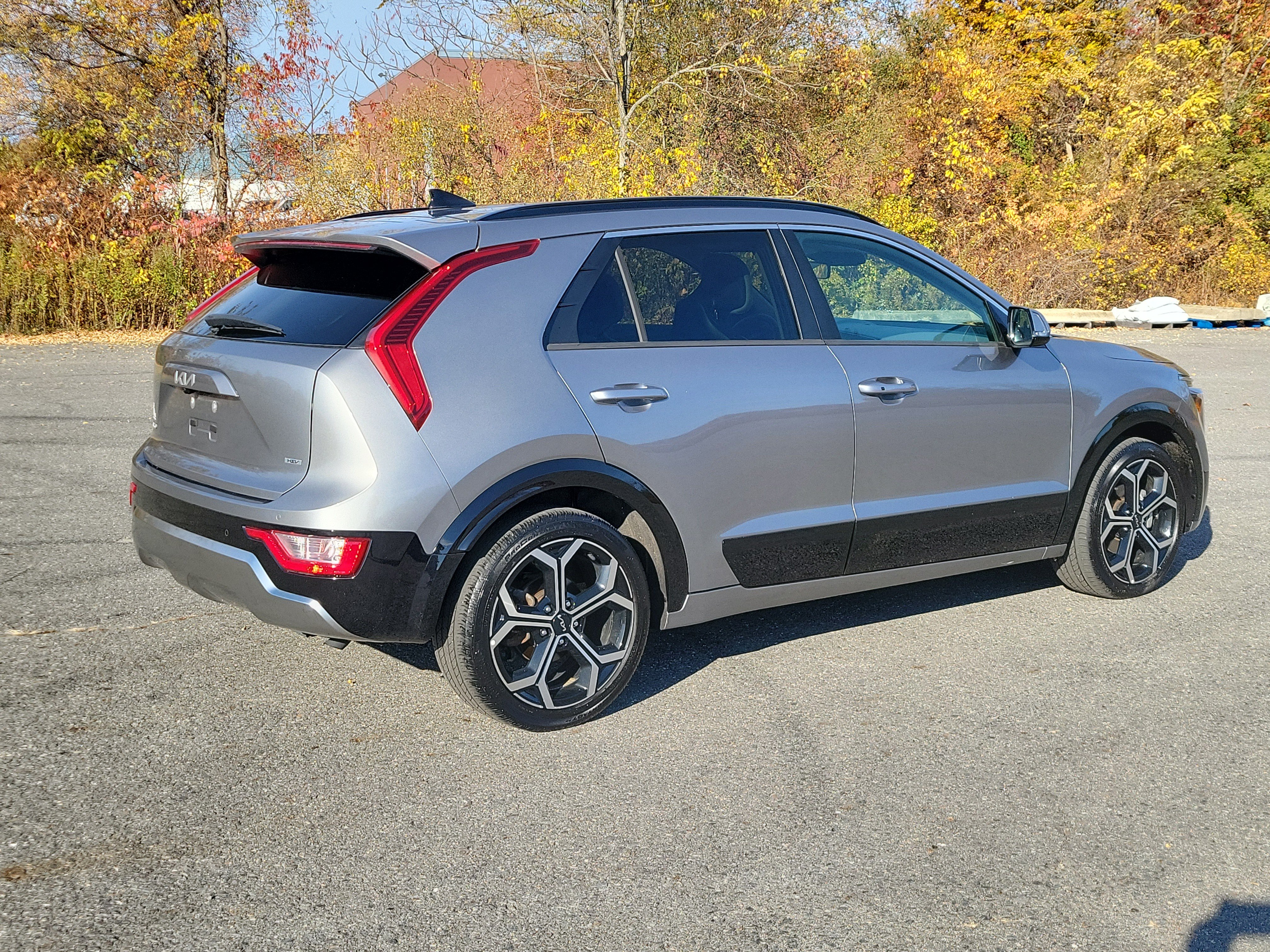 Used 2023 Kia Niro EX Touring FWD image 5