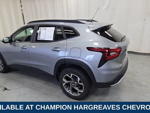 Used 2024 Chevrolet Trax LT w/ Driver Confidence Package FWD image 7