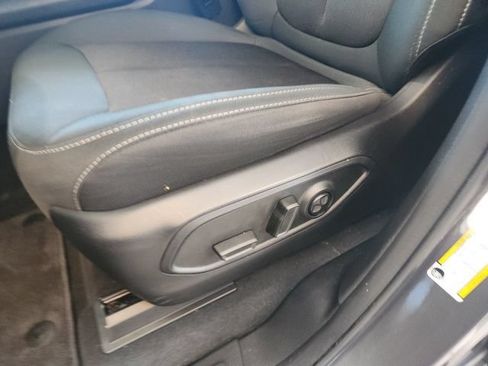 Certified 2025 Jeep Grand Cherokee Laredo w/ Luxury Tech Group I RWD image 25