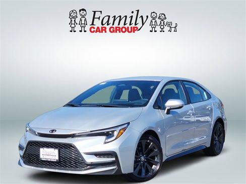 Used 2025 Toyota Corolla SE image 1