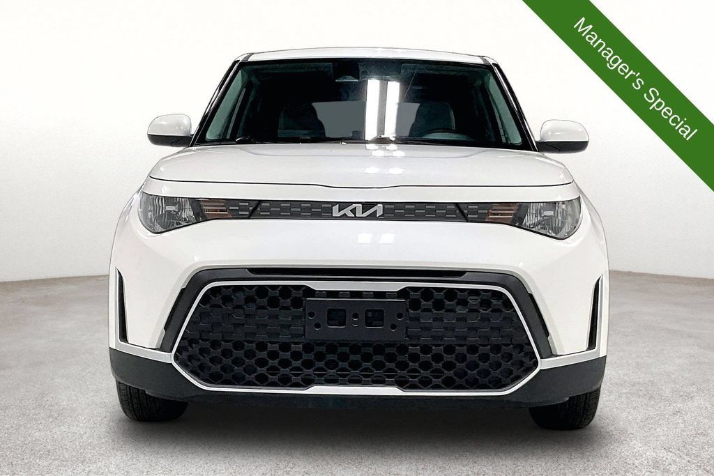 Used 2025 Kia Soul LX w/ LX Technology Package FWD image 4