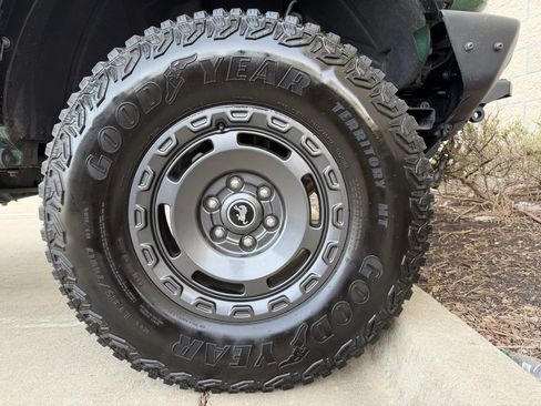 Used 2023 Ford Bronco Everglades image 30