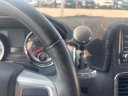 Used 2018 Dodge Grand Caravan SXT FWD image 16