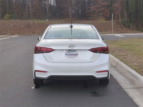 Used 2021 Hyundai Accent SEL image 12