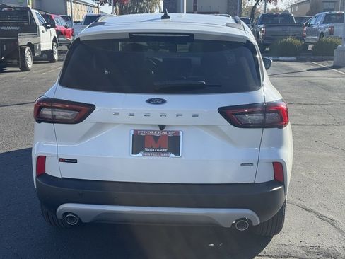 Used 2024 Ford Escape SE image 25