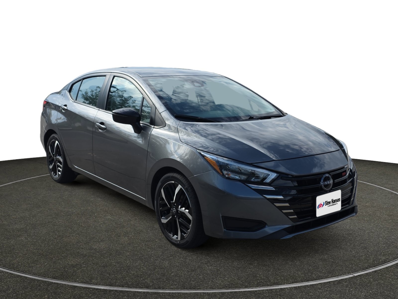 Used 2024 Nissan Versa SR FWD image 8