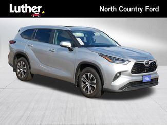 Used 2024 Toyota Highlander XLE AWD/4WD video 1