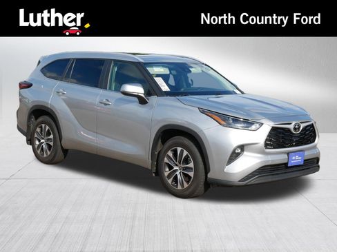 Used 2024 Toyota Highlander XLE AWD/4WD image 1