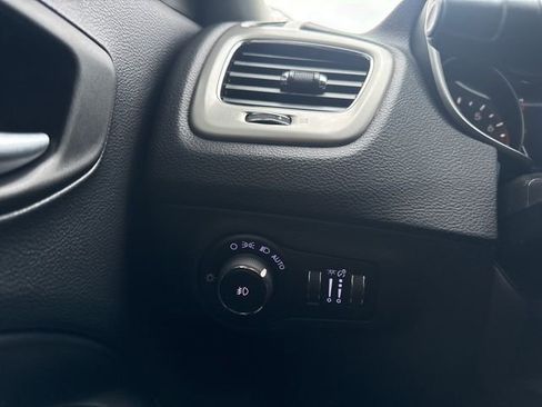 Used 2018 Jeep Compass Latitude w/ Cold Weather Group image 18