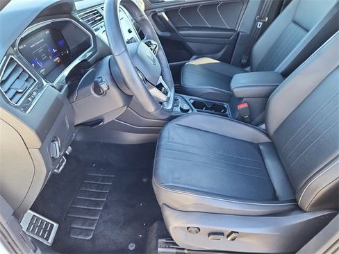 Certified 2022 Volkswagen Tiguan SE R-Line image 7