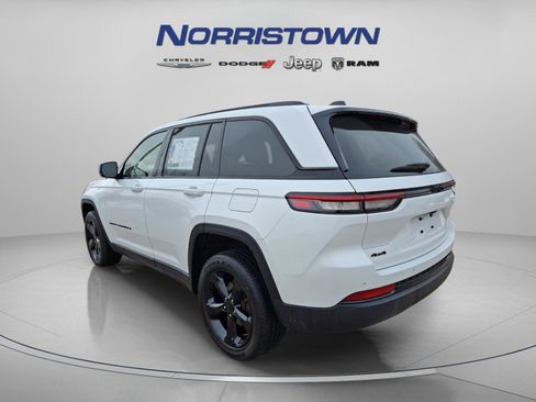 Certified 2023 Jeep Grand Cherokee Altitude image 4