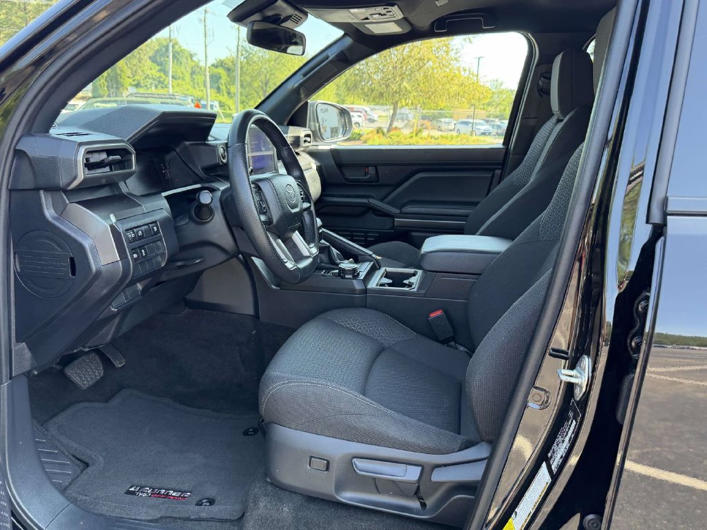 Certified 2025 Toyota 4Runner SR5 AWD/4WD image 17