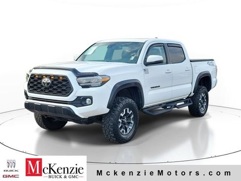 Used 2021 Toyota Tacoma TRD Off-Road w/ TRD Premium Off Road Package AWD/4WD image 2