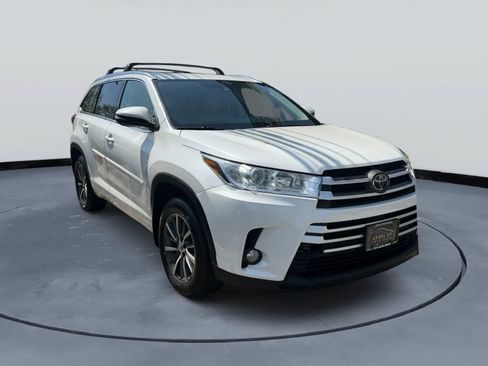 Used 2018 Toyota Highlander XLE w/ Protection Package #3 AWD/4WD image 3