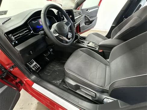 Certified 2025 Volkswagen Jetta Sport image 15